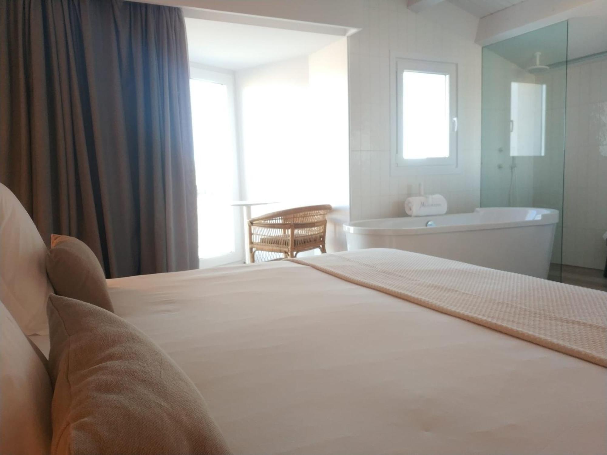 Hotel Mas Catxina Deltebre Bagian luar foto